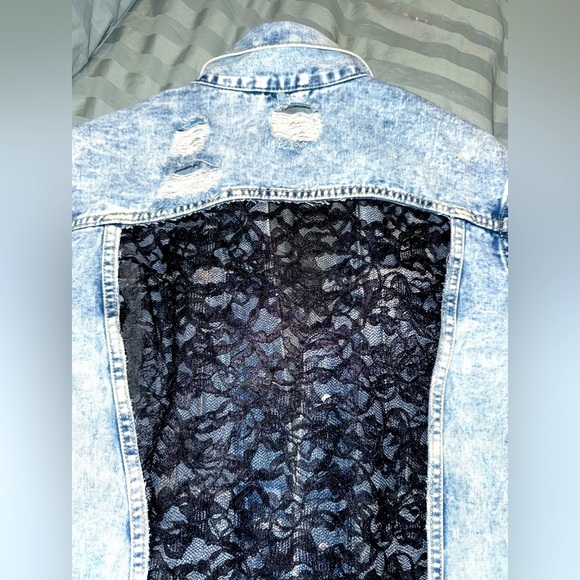 Canton Walker Women's acid washed distressed jean jacket with black lace back L - Picture 14 of 17